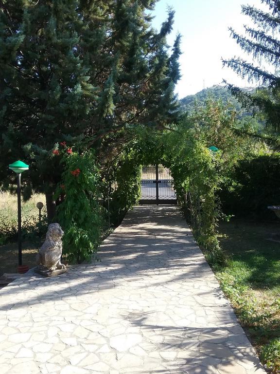 B&B Villa Damiani Brindisi di Montagna Luaran gambar